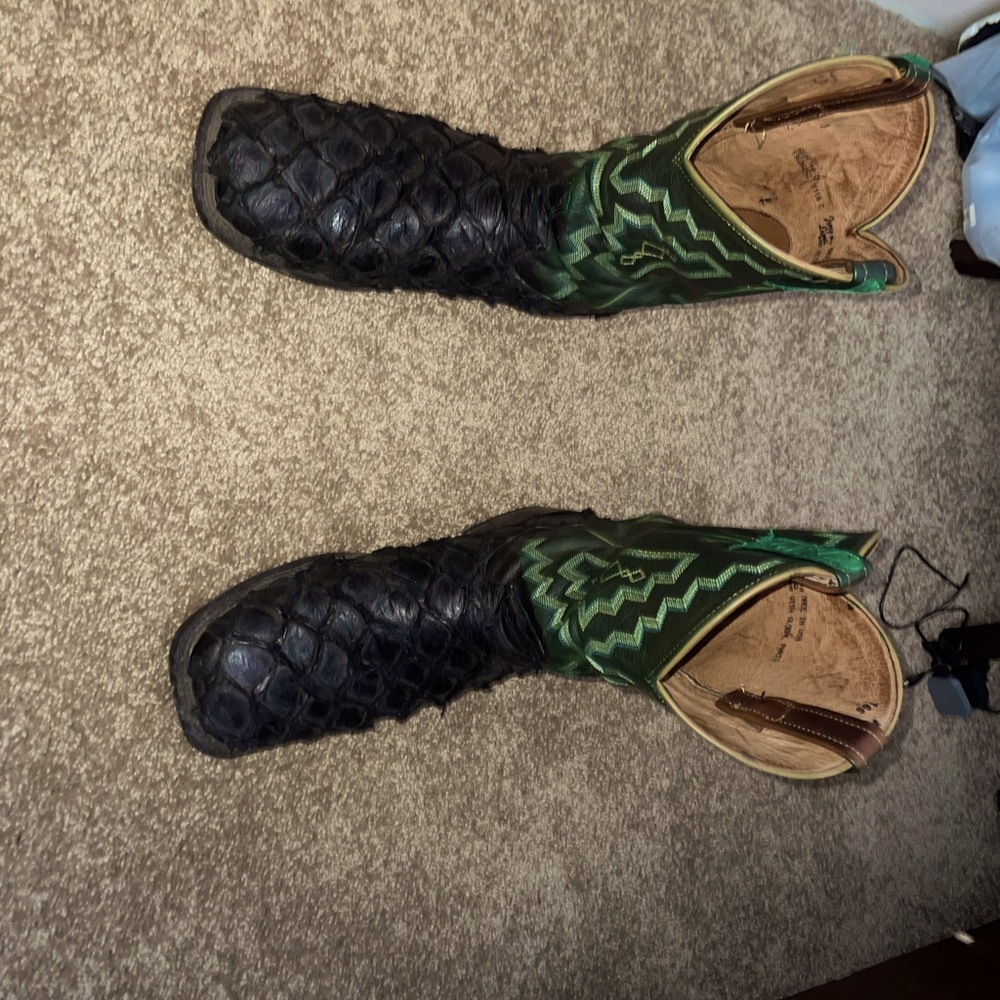 Tony Lama black pirarucu fish boots 10d